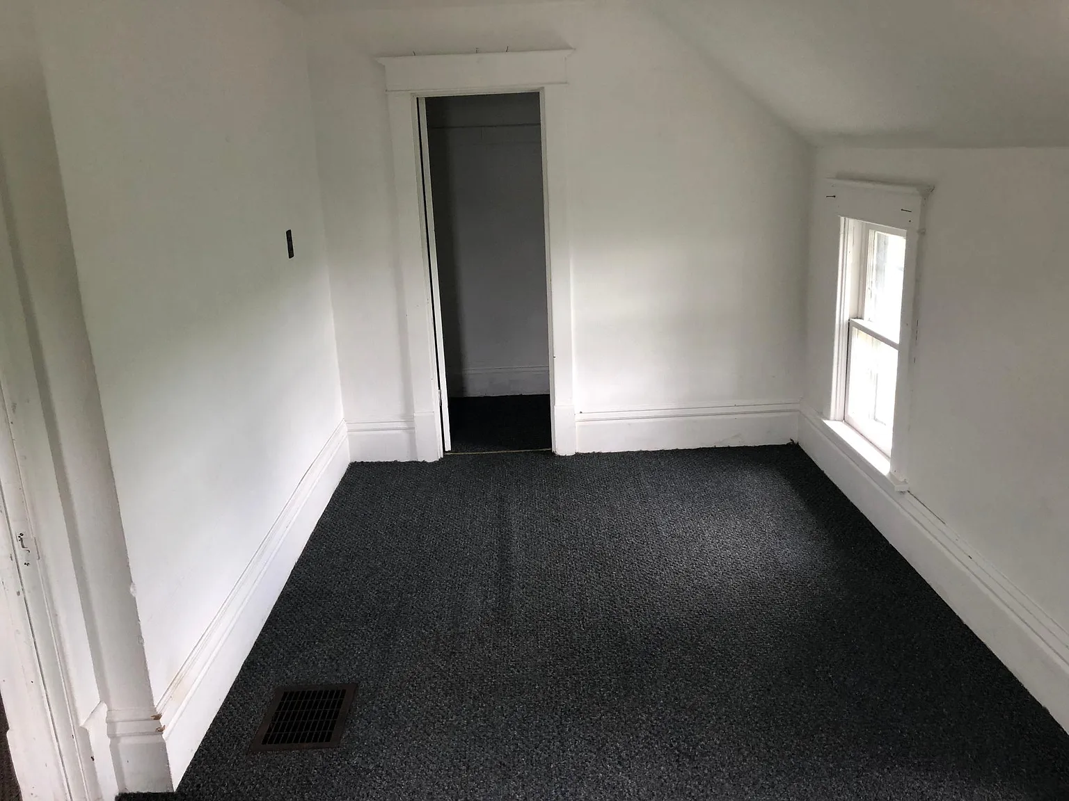 211 S Polk St — Photo 3