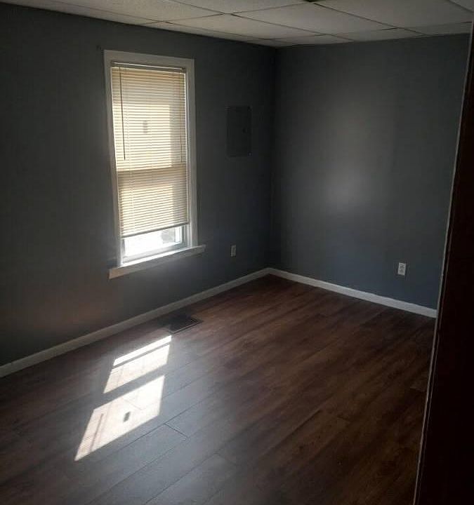 2nd image of 327 King St #5