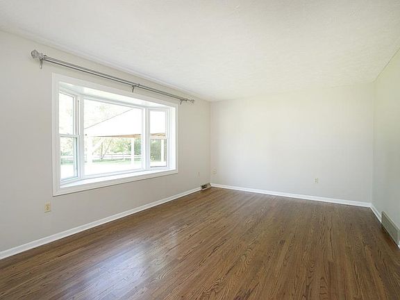 4th image of 7664 Delview Dr