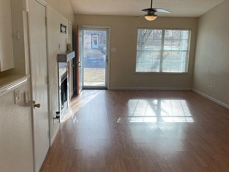 1434 Lindell Ct — Photo 8