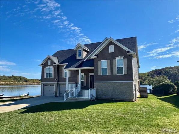 10202 Village Dr E, Foristell, MO 63348