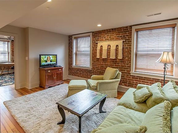 5th image of 1741 Frankfort Ave #104