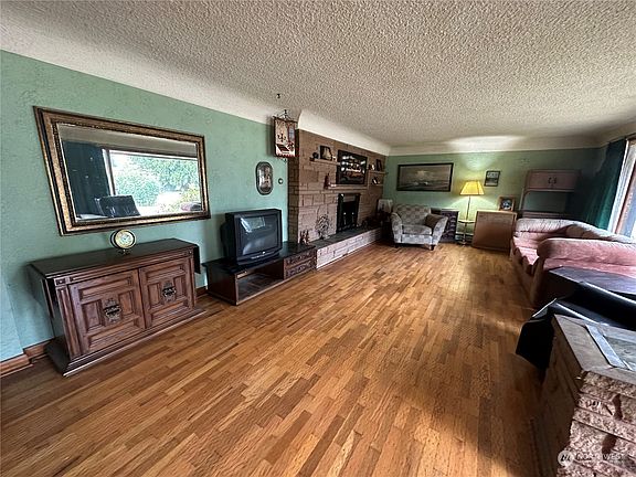 4th image of 7802 57th Drive NE