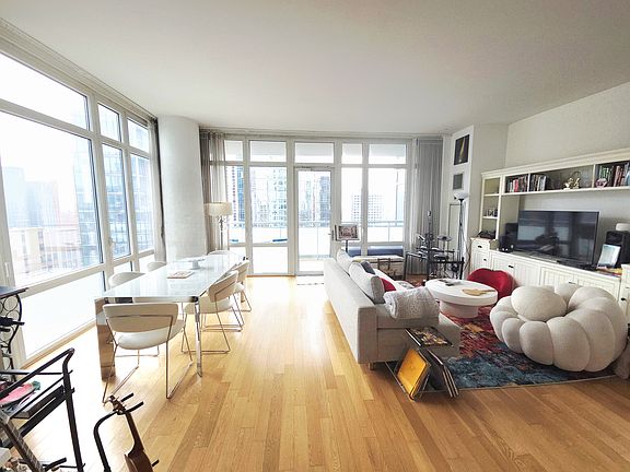 3rd image of 325 5th Ave APT 35C