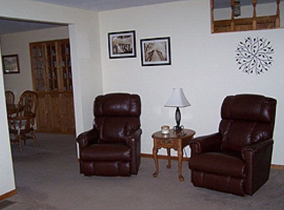 4th image of 68 Renfrew Dr