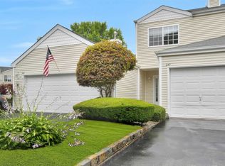 247 Barn Swallow Ct #247, Manorville, NY 11949