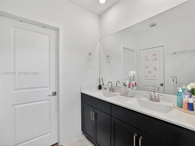 163 NE 13th Ave — Photo 11