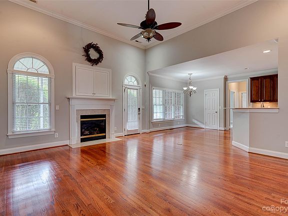 5th image of 707 Cedar Hill Dr