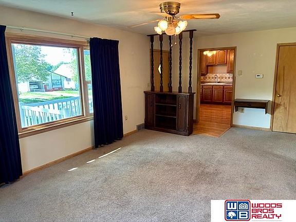 4th image of 334 E Roberts St