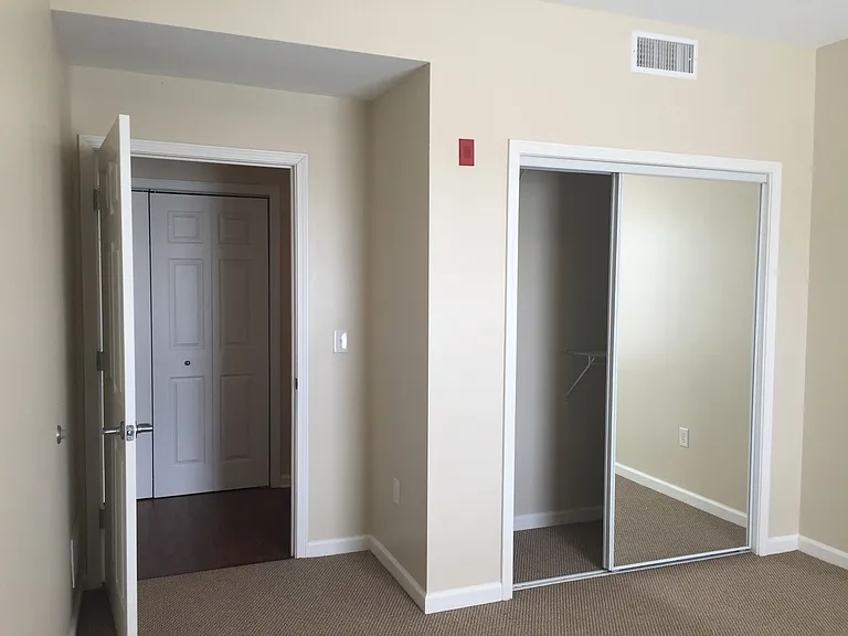 Morton Grad Apartments — Photo 57
