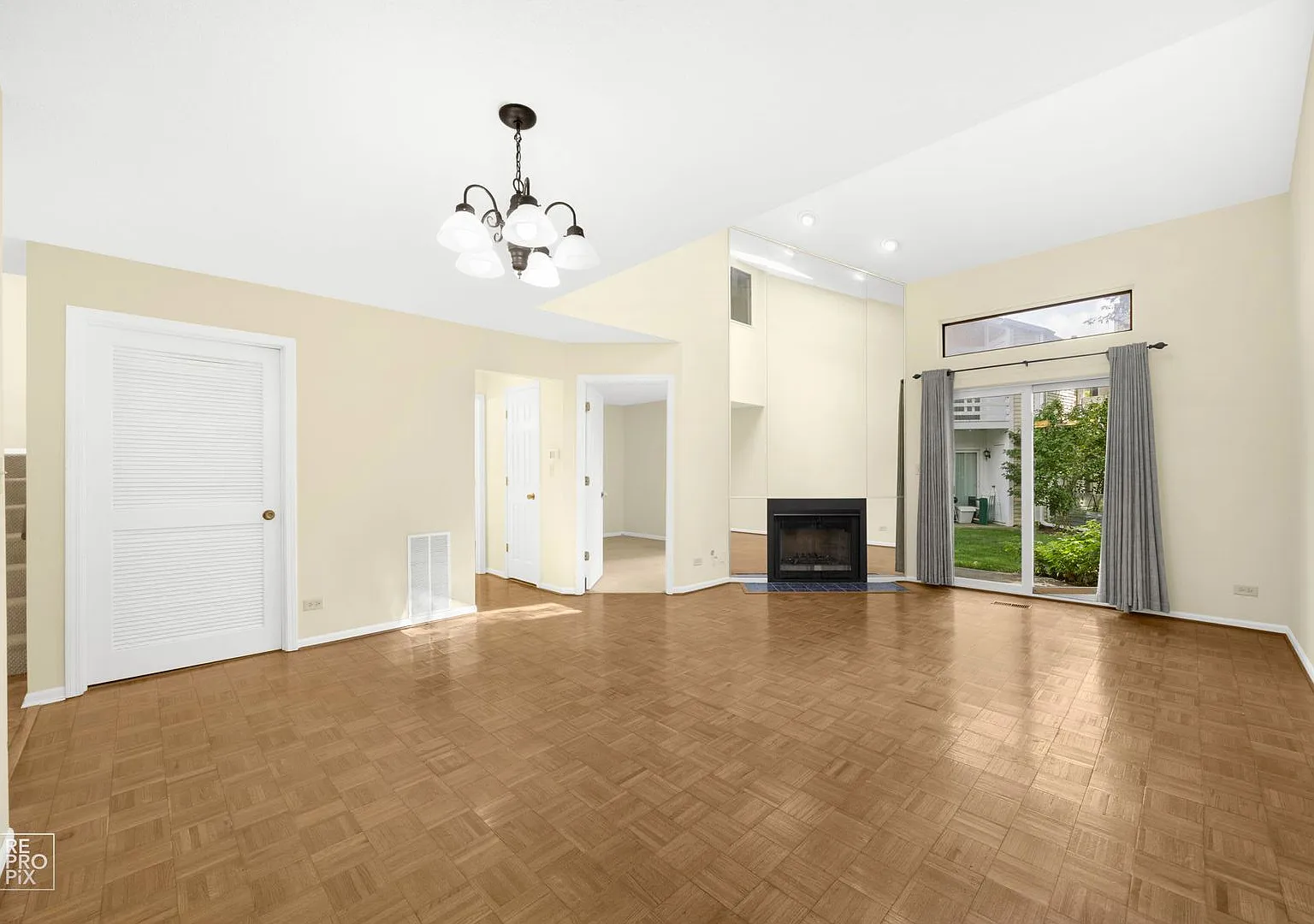3 Bedroom Buffalo Grove Condo available October 26! — Photo 4