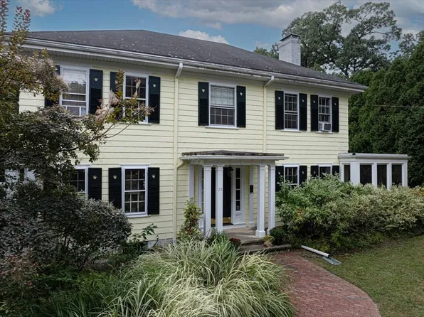 25 Highland St, Hopedale, MA 01747