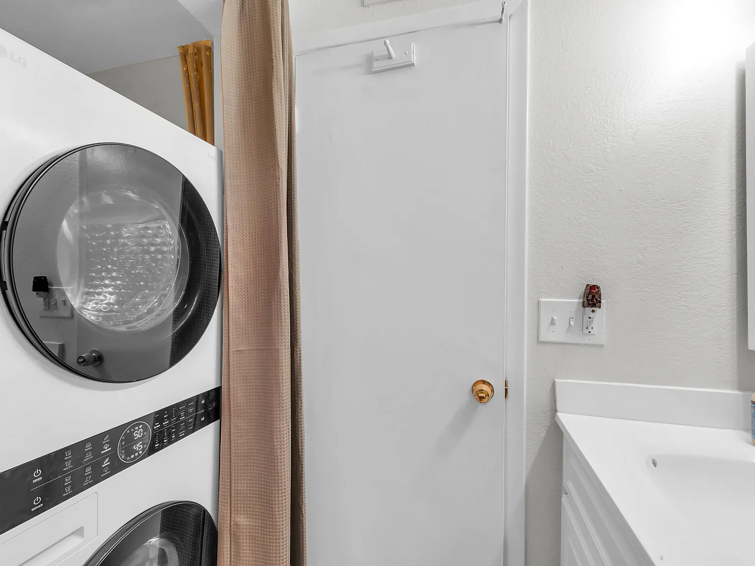 3 bed, 1115 sqft, $2,200 — Photo 4