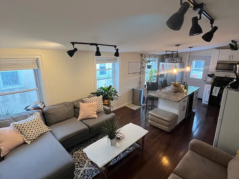 2020 Mount Vernon St #2 — Photo 1