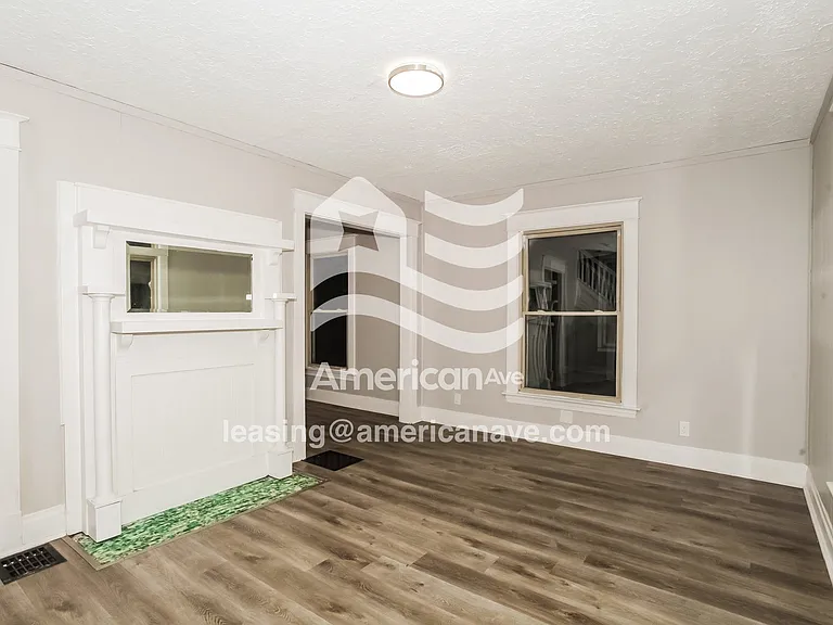 1284018_004_living_room_14011886.jpg