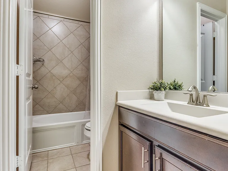 307 Eden Dr — Photo 23