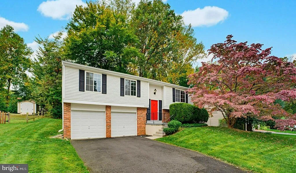3 bed, 2.5 bath, 1140 sqft, $3,245 — Photo 1