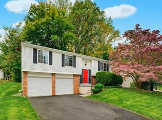 5906 Oak Leather Dr, Burke, VA 22015