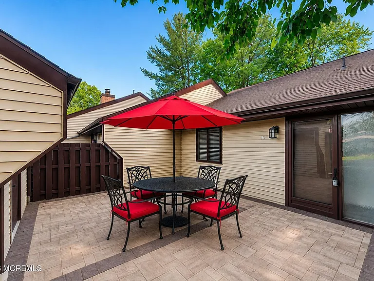 16 E Bluebell Ln — Photo 4