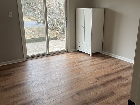 4th image of 323 Jefferson St #2