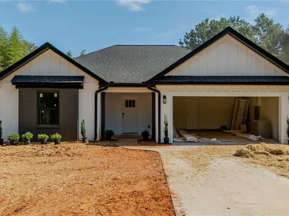 426 N Palmetto St, Liberty, SC 29657