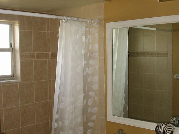 4th image of 1437 SE 16th St