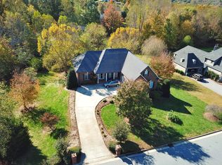 420 Woodridge Dr, Lenoir, NC 28645