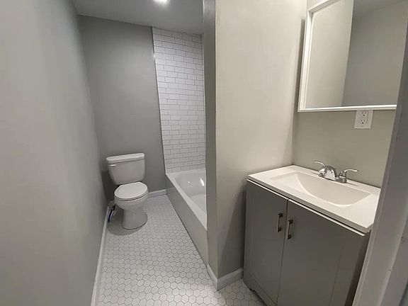 4th image of 39 S Yale Ave #1