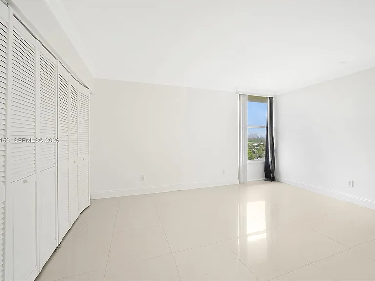2000 NE 135th St #1010 — Photo 16