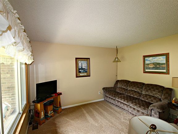 3rd image of 6274 King Arthur Dr
