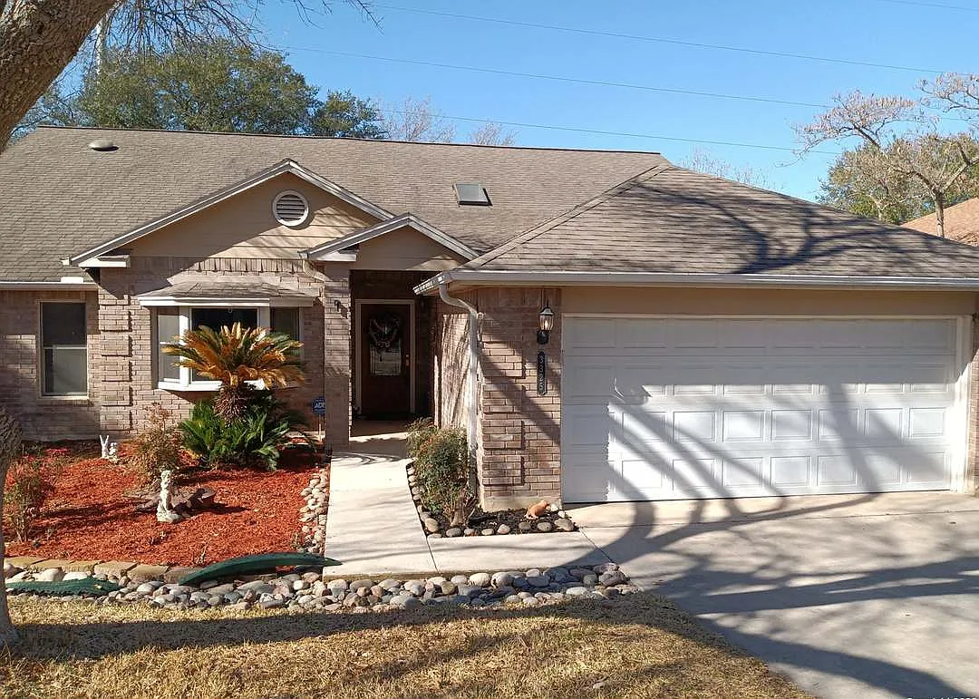 3 bed, 2556 sqft, $2,250 — Photo 1