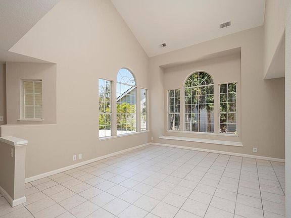 3rd image of 17 Montego Ln