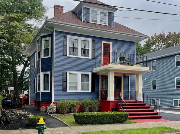 121 Rutherglen Ave, Providence, RI 02907