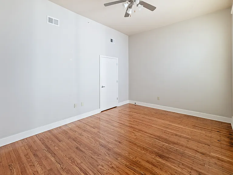 566 S 4th St #405 — Photo 3