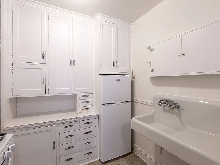 2434 Dupont Ave S — Photo 21