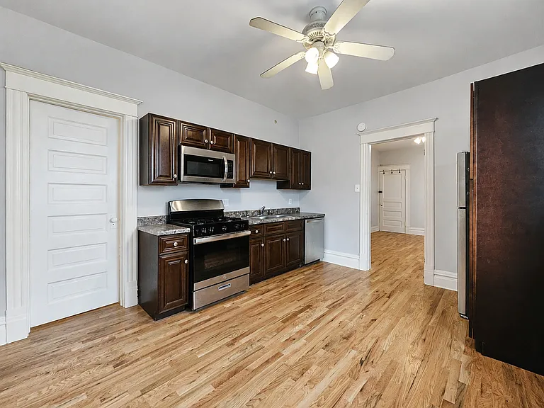 3722 N Bosworth Ave #1R — Photo 4