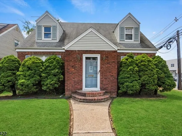 702 Mola Blvd, Elmwood Park Boro, NJ 07407
