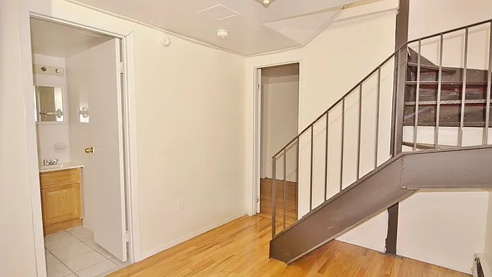 Rented by Park Property Advisors | media 6