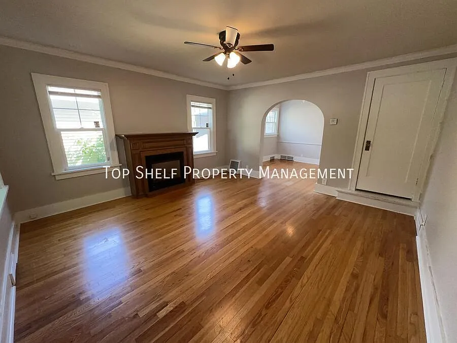 3 bed, 1.5 bath, 1259 sqft, $1,495 — Photo 2