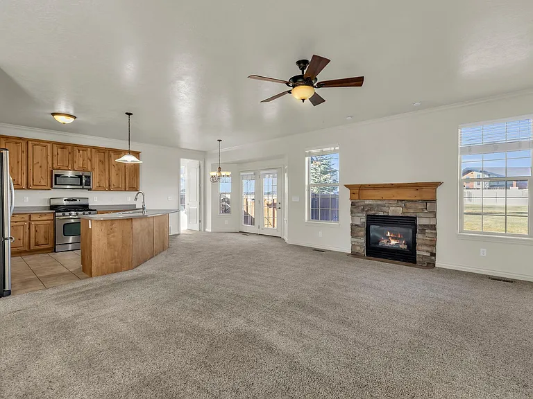 832 E Michie Ln — Photo 4