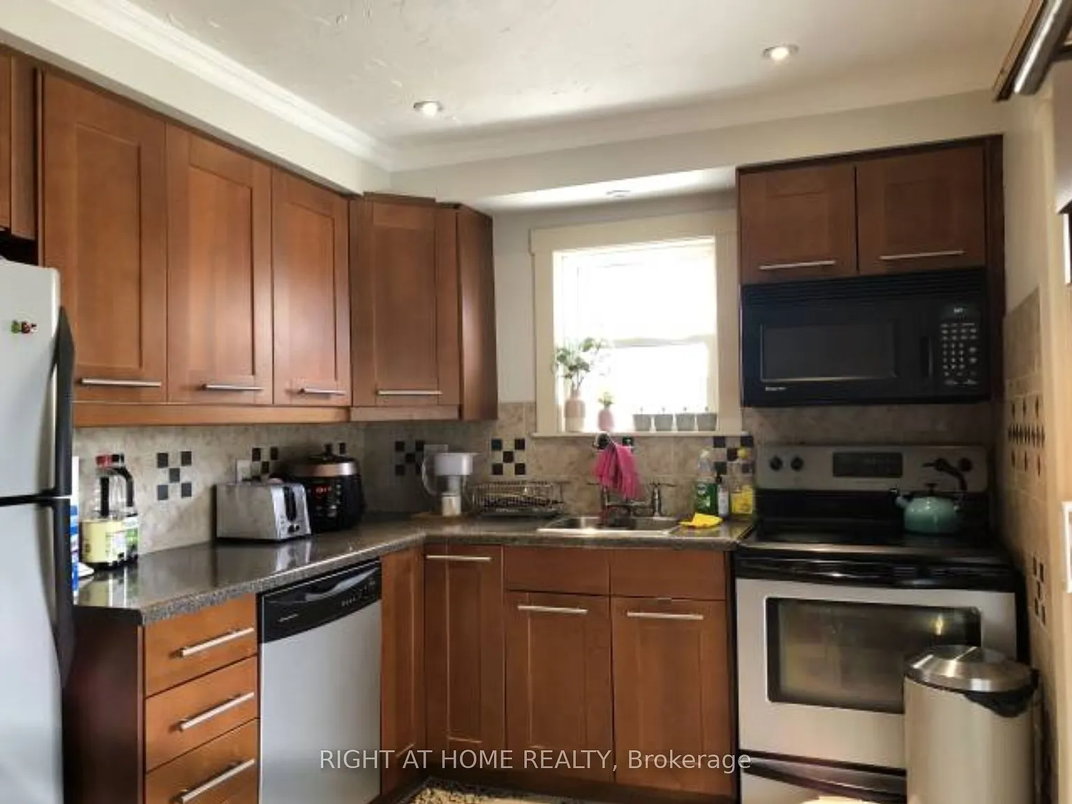 4 bed, $3,500 — Photo 3