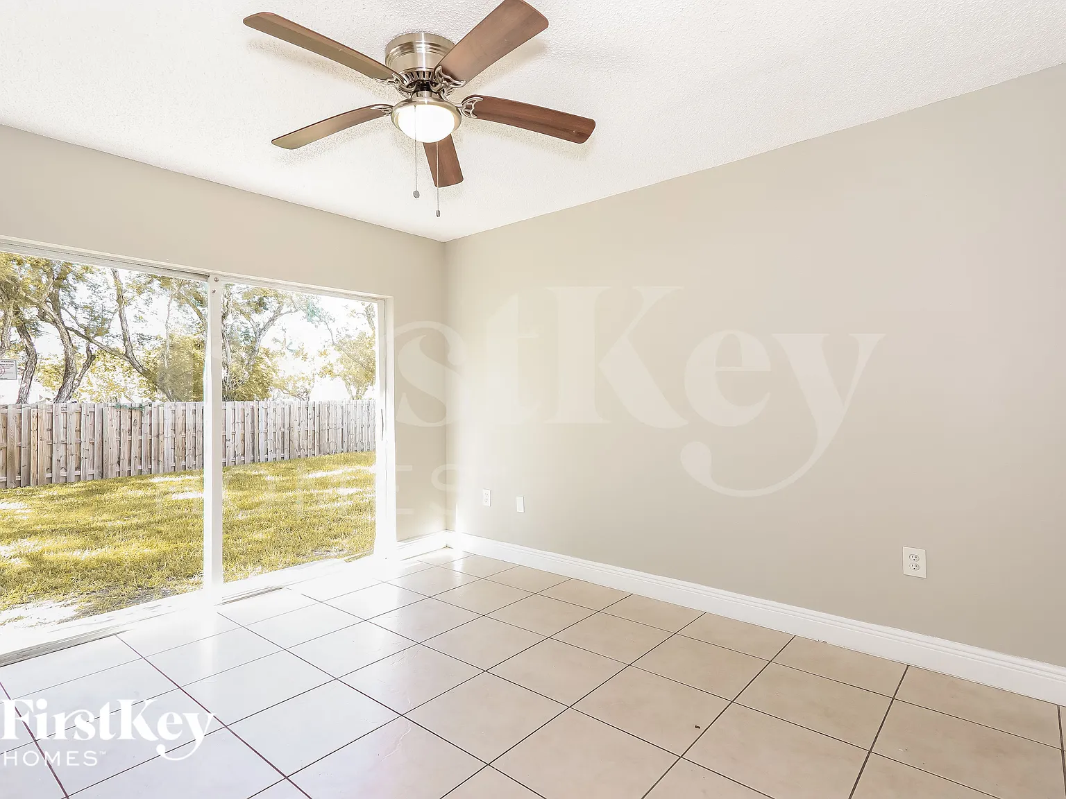 4 bed, 2.0 bath, 1742 sqft, $3,590 — Photo 4