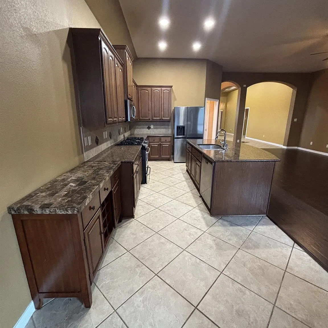 4 bed, 3.0 bath, 2770 sqft, $2,600 — Photo 2