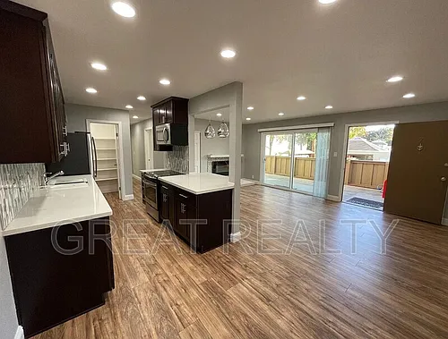 410 Auburn Way #7 Photo 1