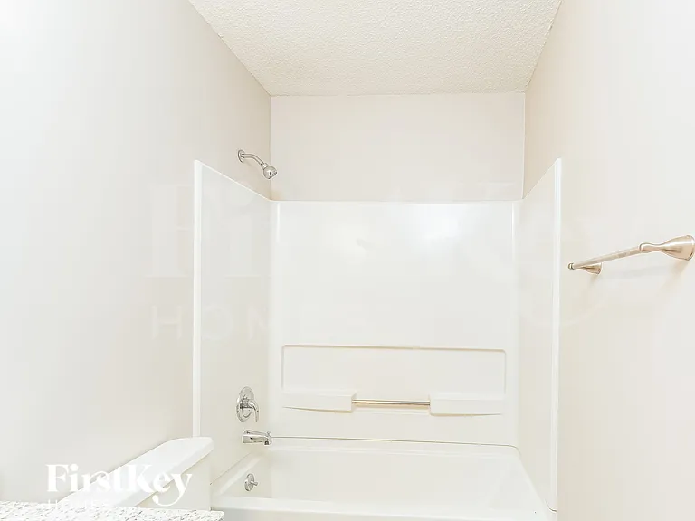 1311 Logan St — Photo 14