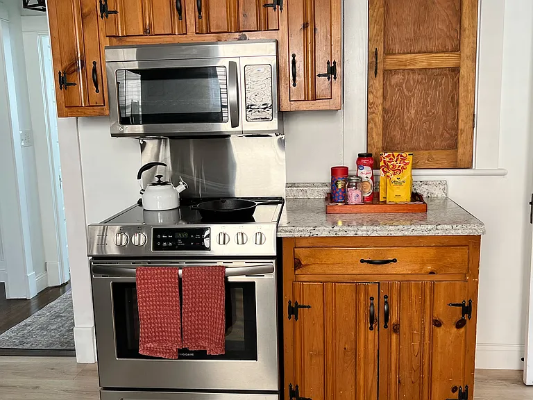 413 Florence Ave — Photo 18