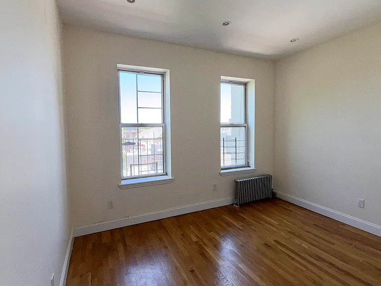 305 Clarkson Ave #8 — Photo 9