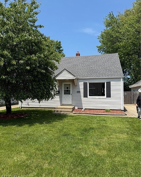 1st image of 25771 Briardale Ave