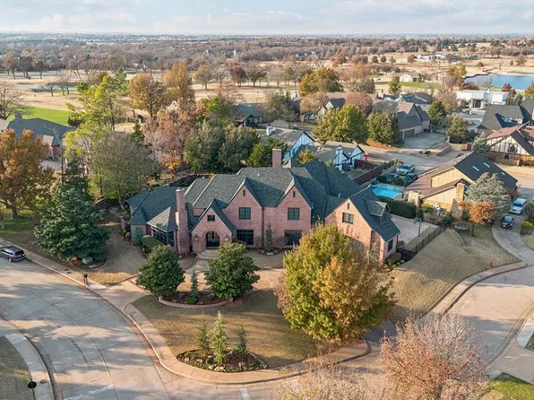 1401 Oak Tree Dr, Edmond, OK 73025
