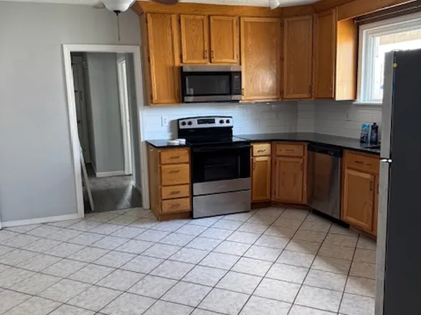 470 Grattan St Floor 1, Chicopee, MA 01020
